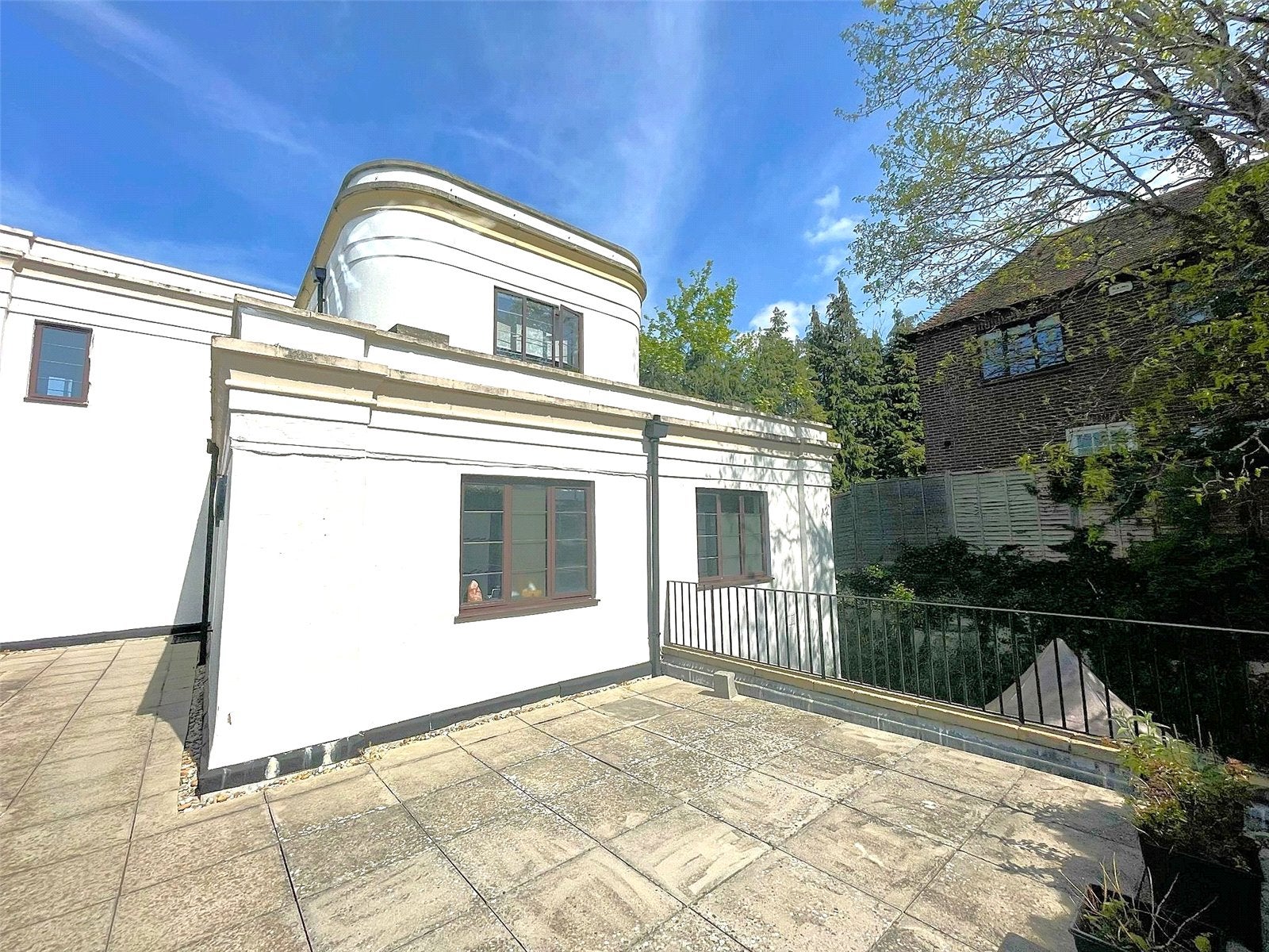 Flat Epsom Road in Guildford