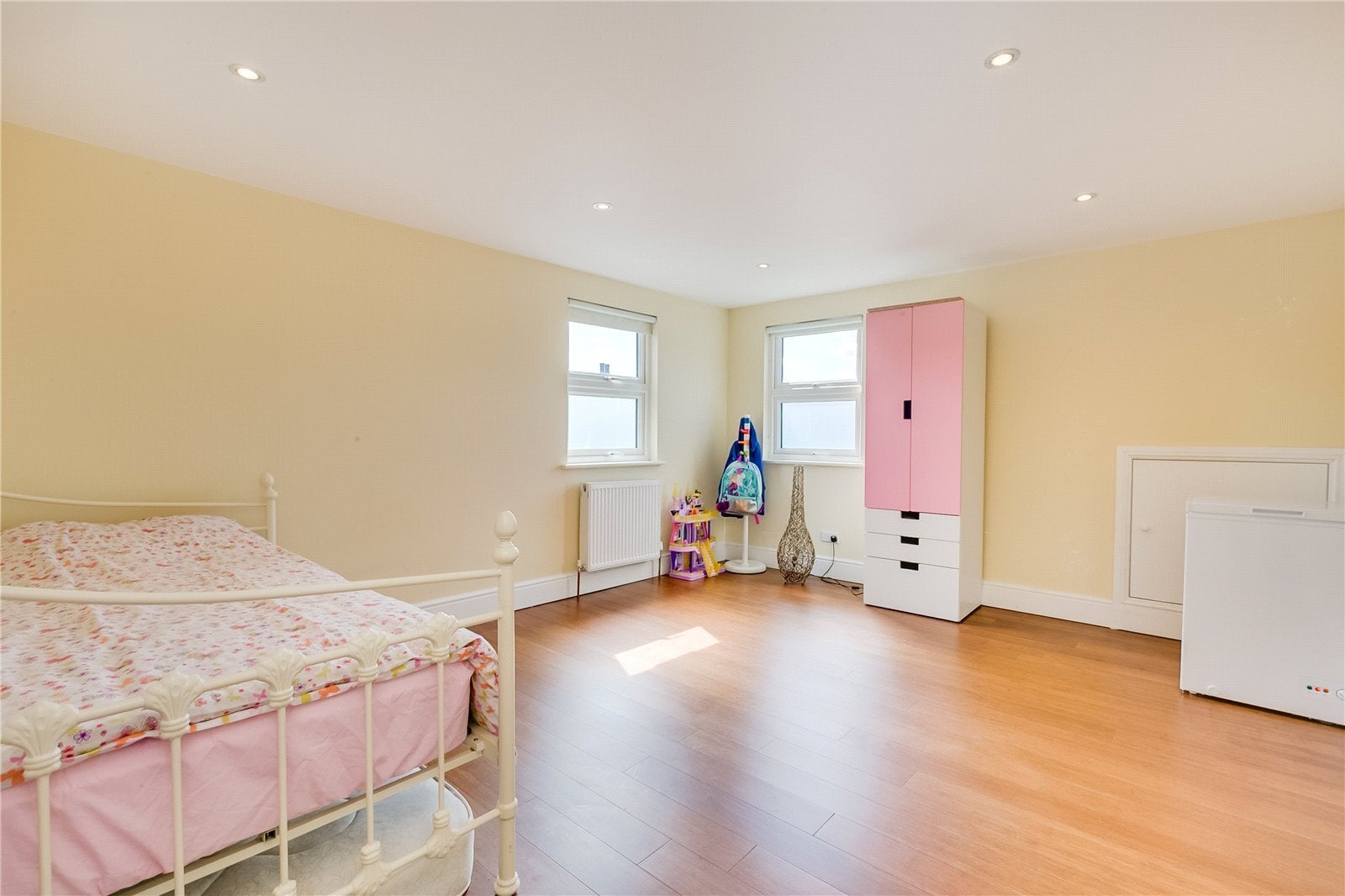 Flat Upper Richmond Road West in Greater London