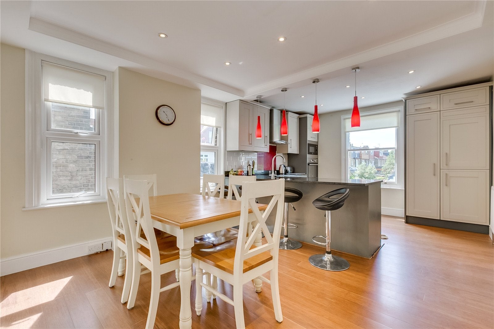 Flat Upper Richmond Road West in Greater London
