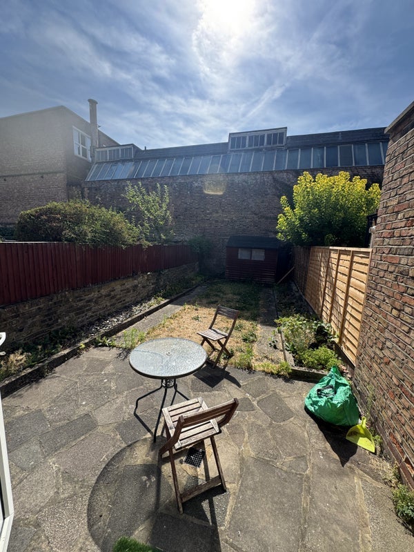 Room Grovedale Road in Greater London
