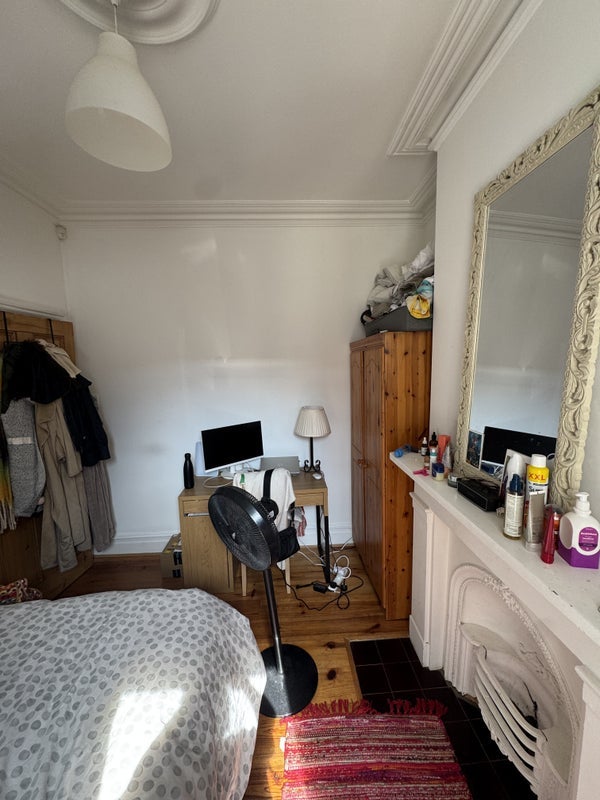 Room Grovedale Road in Greater London