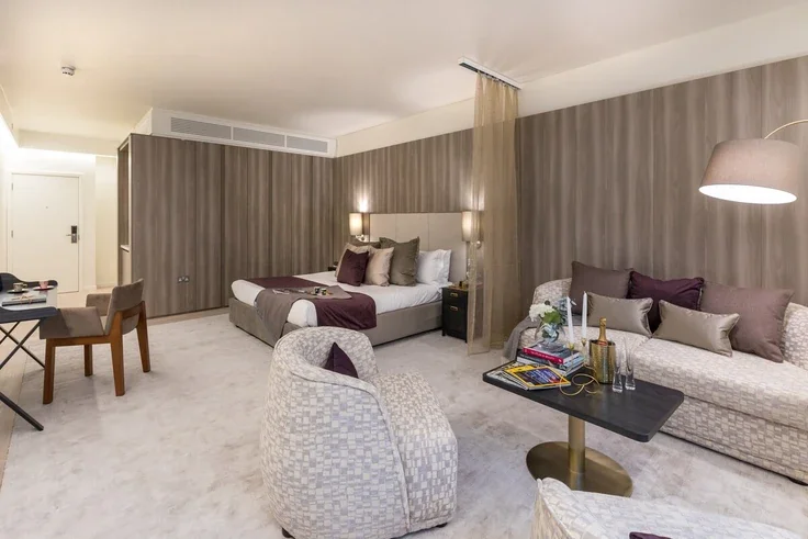 Room Finchley Road in Greater London