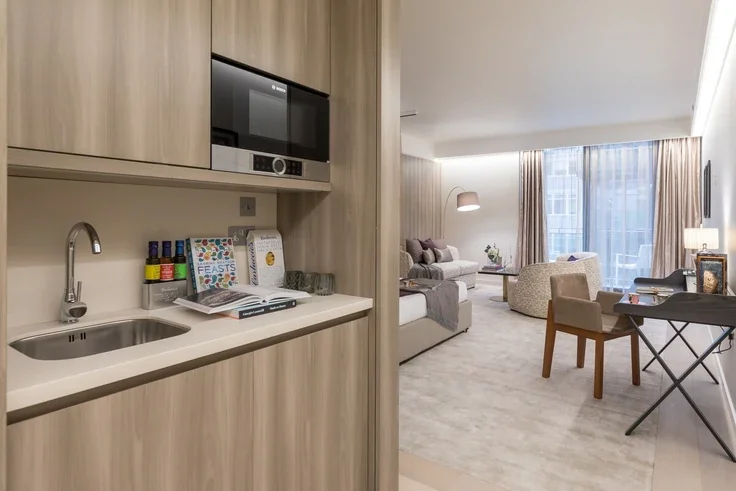 Room Finchley Road in Greater London