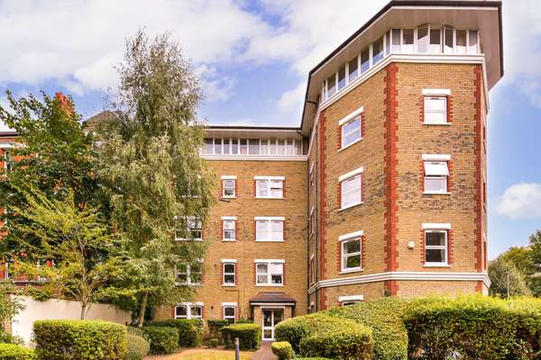 Flat Nightingale Lane in Greater London
