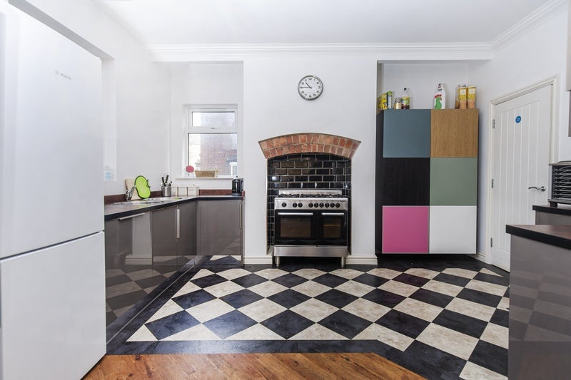 Room Upper York Street in Wakefield