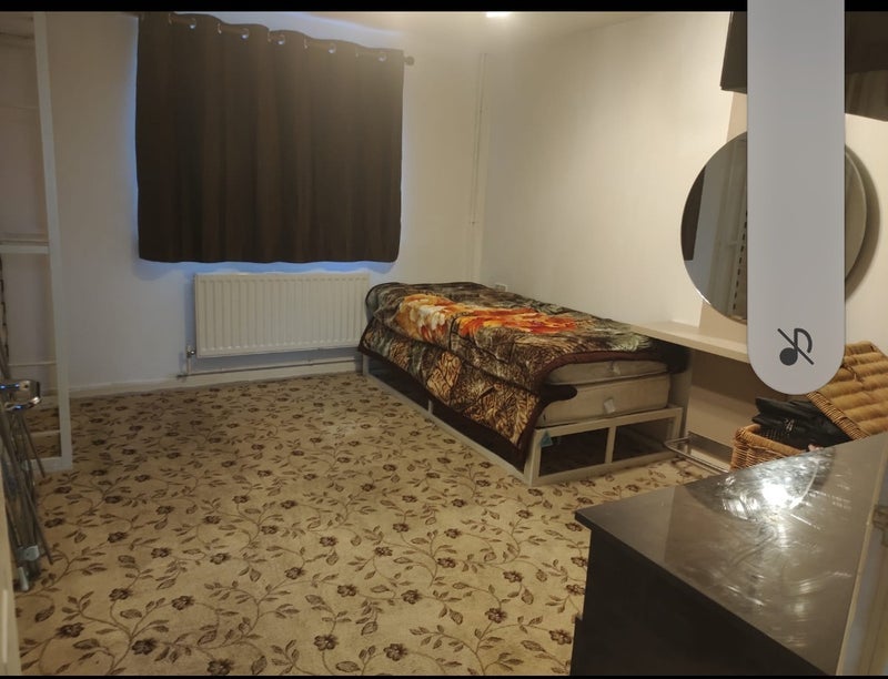 Room Thames Mead in Elmbridge