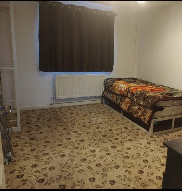 Room Thames Mead in Elmbridge