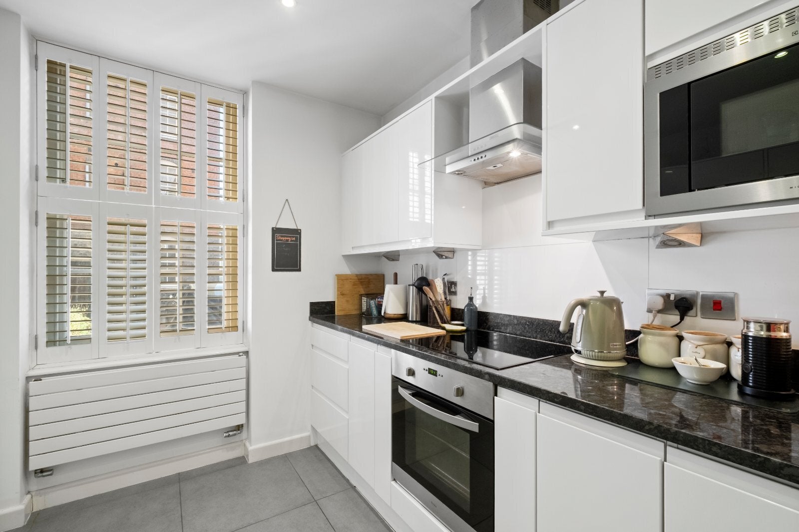 Flat Elysium Street in Greater London