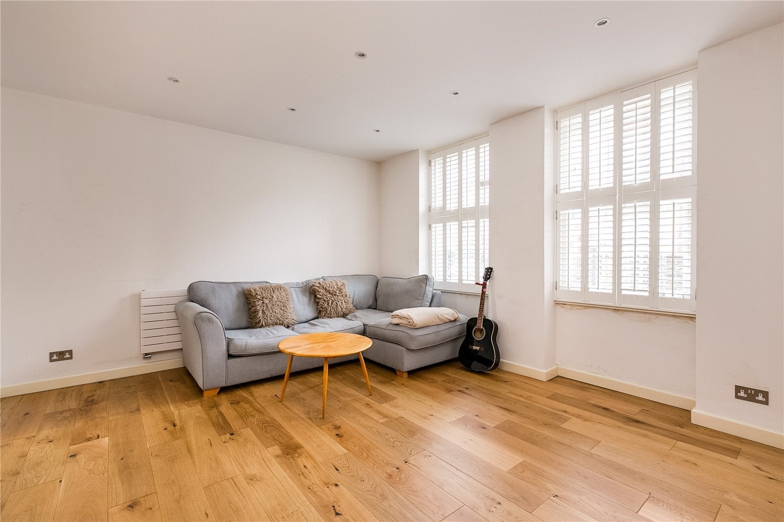 Flat Elysium Street in Greater London