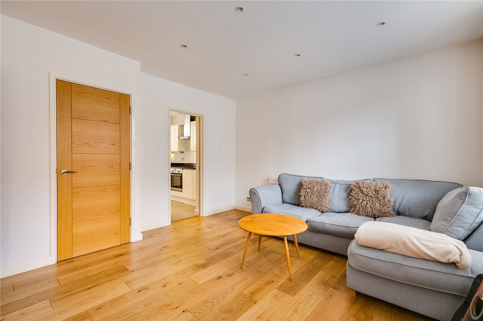 Flat Elysium Street in Greater London