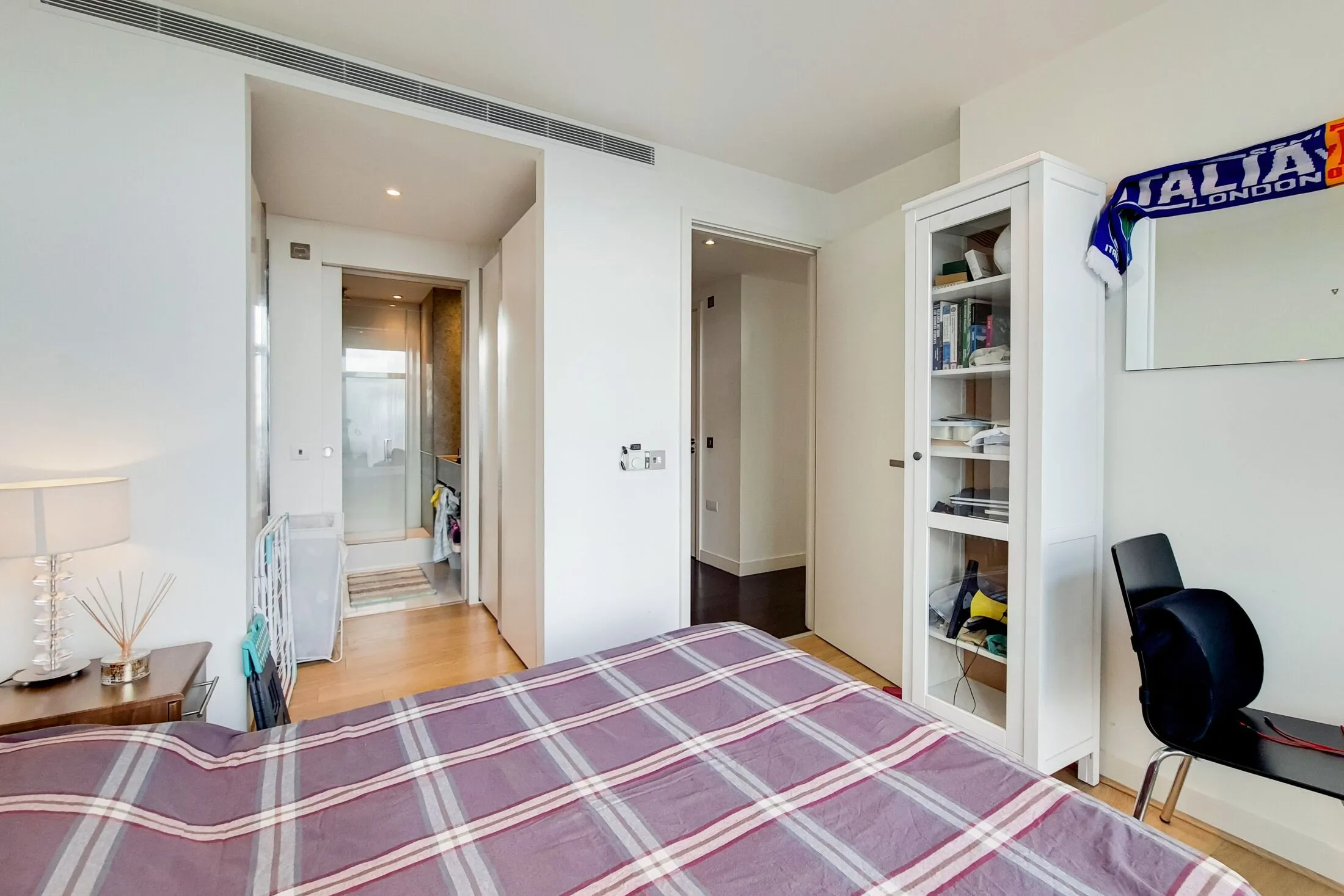 Flat Dockyard Lane in Greater London