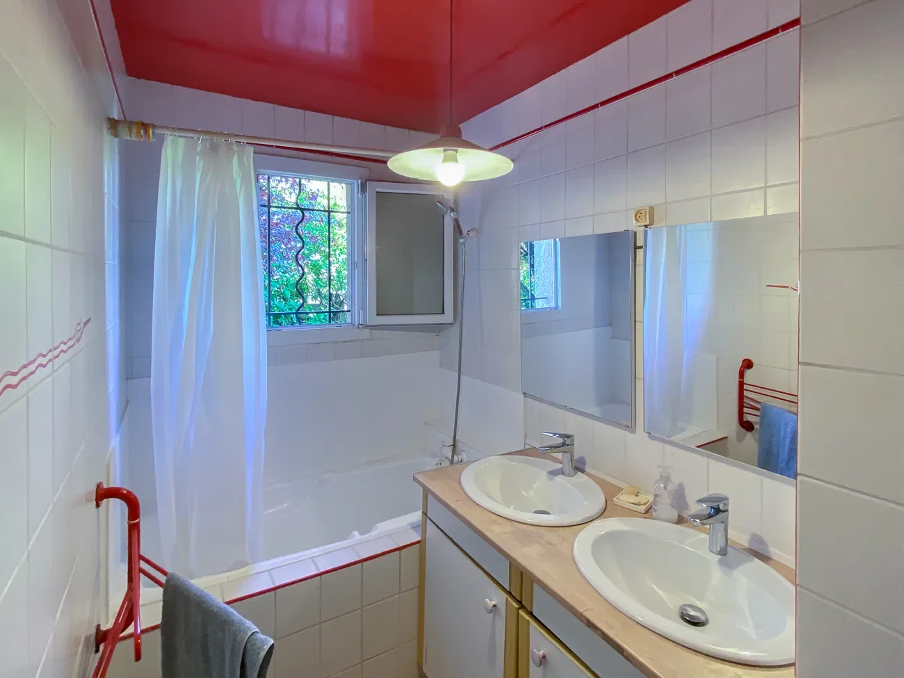 Room Avenue Pierre Augier in Pertuis