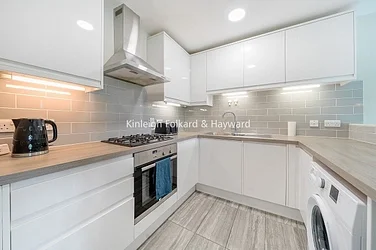 Flat Clarendon Road in Greater London