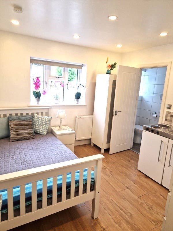 Room Main Road in Dartford