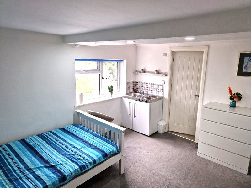 Room Main Road in Dartford