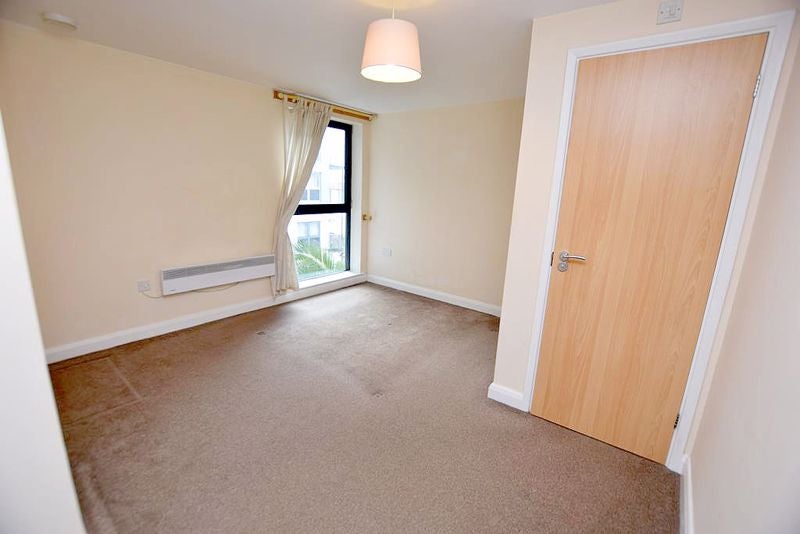 Flat Mckenzie Court in Maidstone
