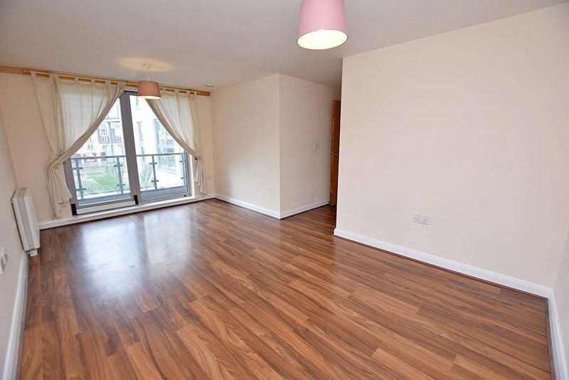 Flat Mckenzie Court in Maidstone