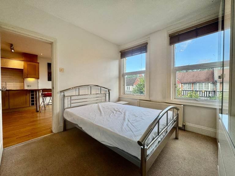 Flat Butler Avenue in Greater London