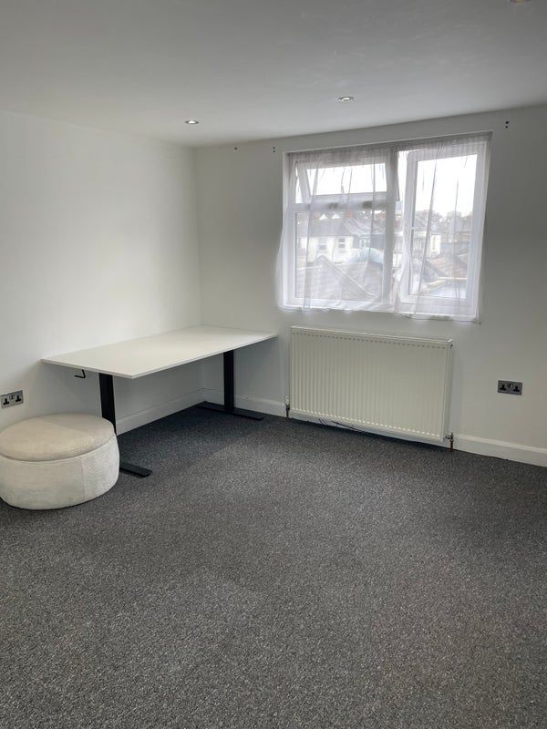 Room Warham Road in Greater London