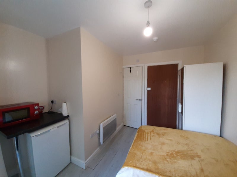 Room Luscombe Road in Coventry