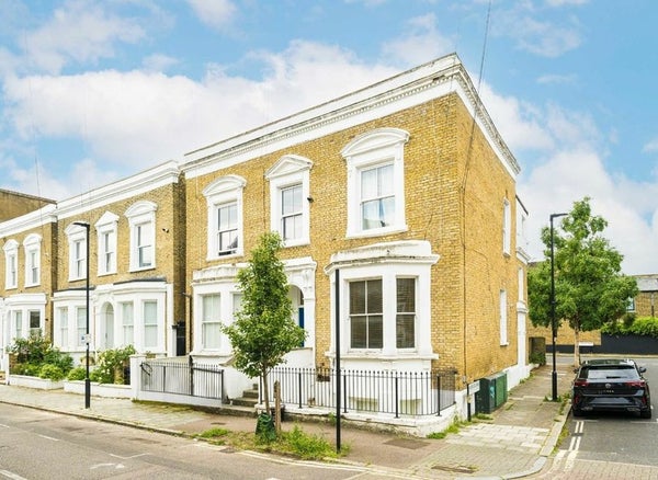 Flat Hayter Road in London