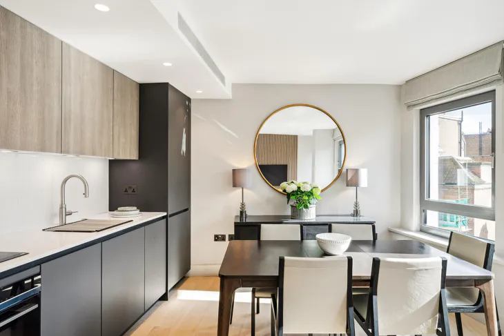 Flat Kensington Church Street in Greater London