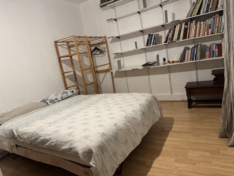 Room Croyland Road in Greater London
