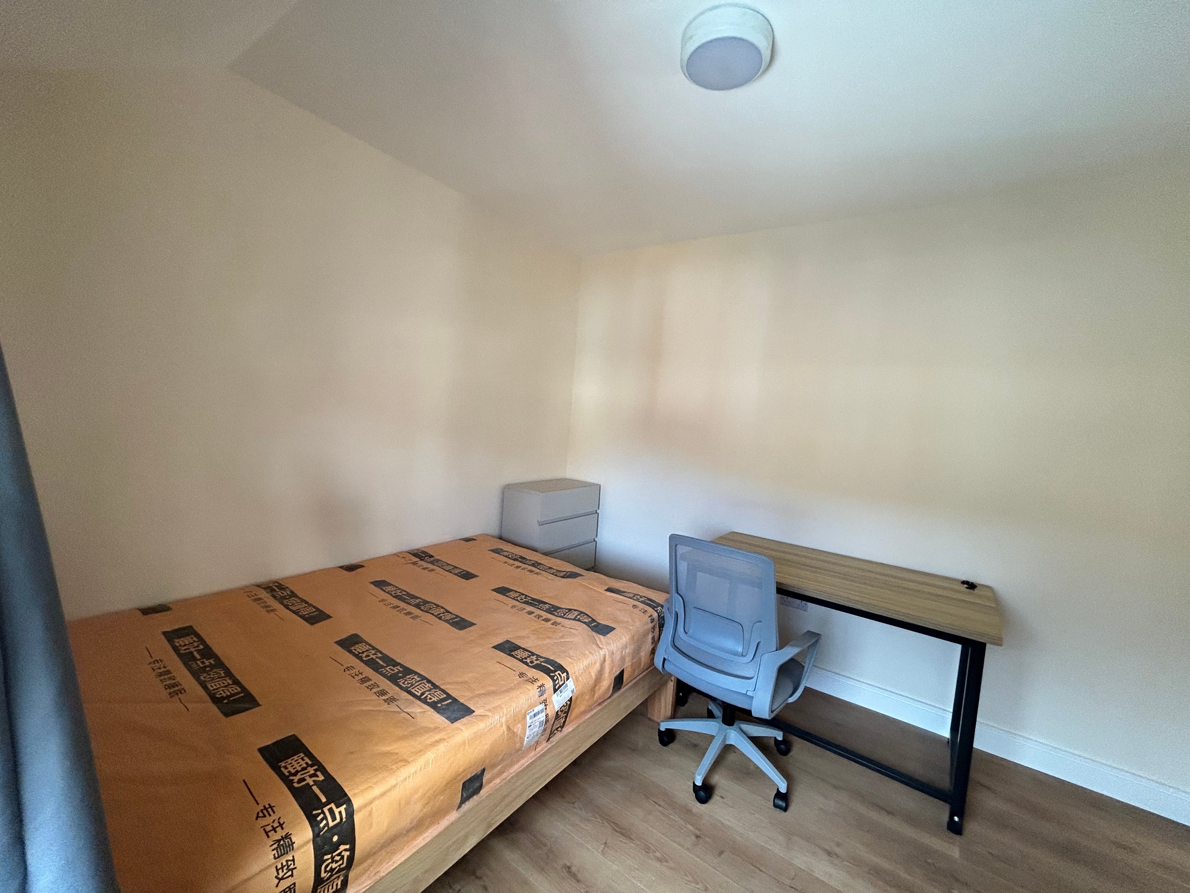 Flat Meadowside in Greater London