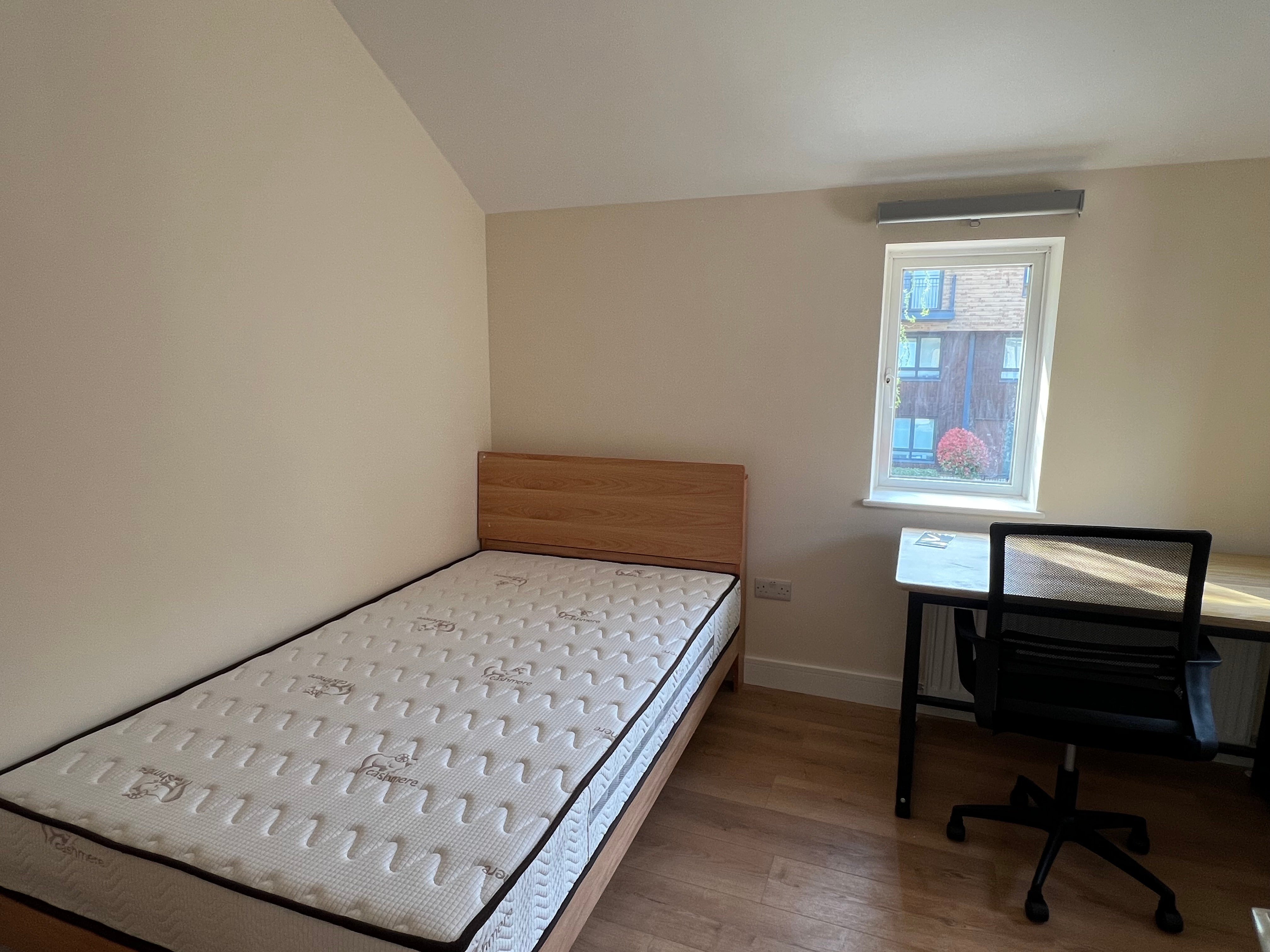 Flat Meadowside in Greater London