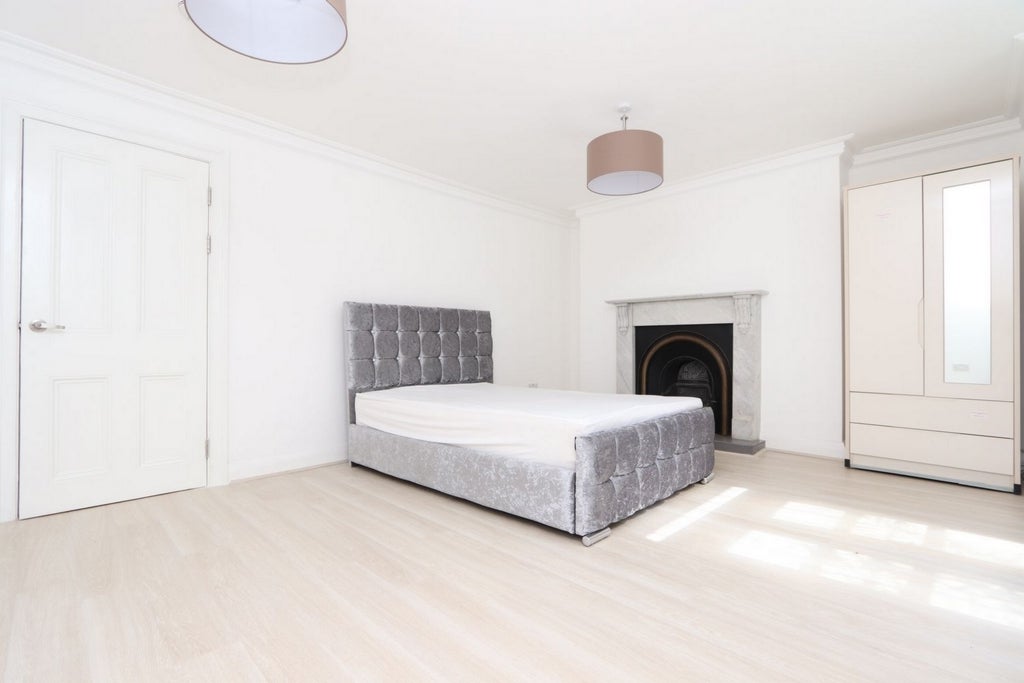 Room Globe Road in Greater London