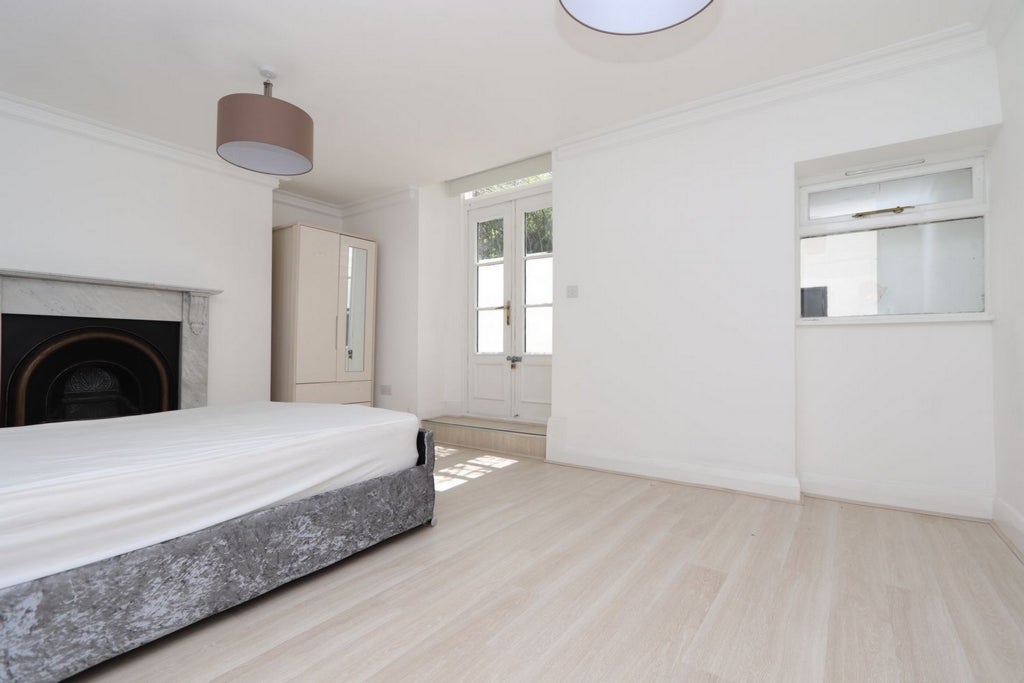 Room Globe Road in Greater London