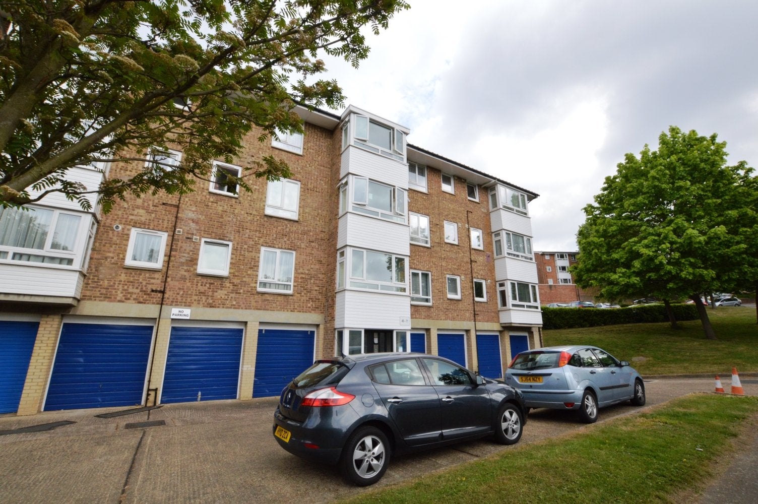 Flat Biggin Way in Greater London