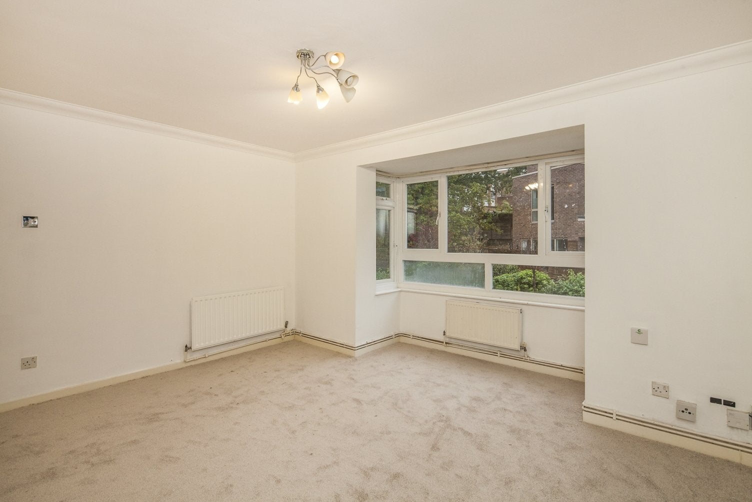 Flat Biggin Way in Greater London