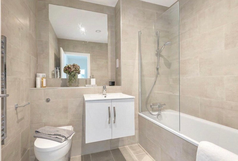 Room Heron Drive in Slough