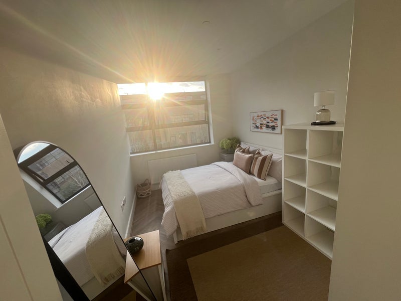 Room Heron Drive in Slough