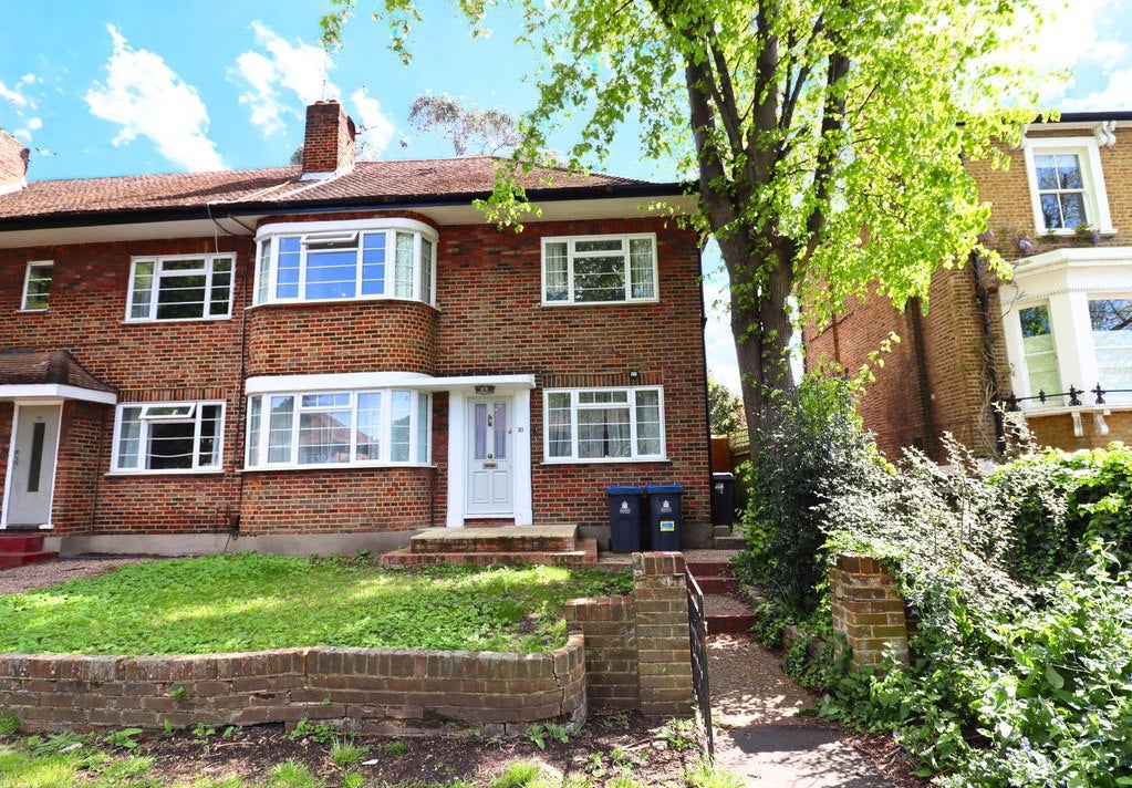 Flat Tudor Road in Greater London