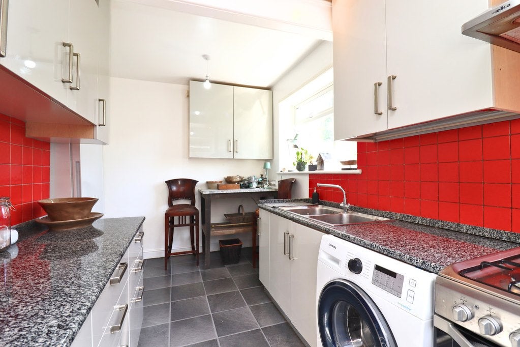 Flat Tudor Road in Greater London