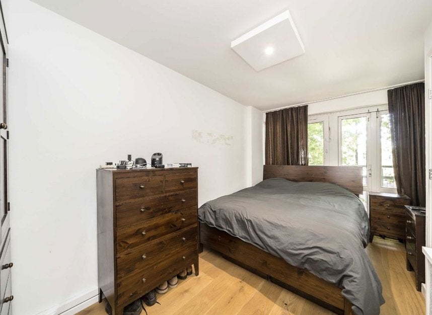Flat Grafton Road in Greater London