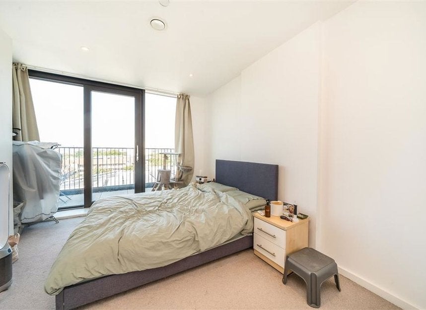 Flat Limehouse Causeway in Greater London
