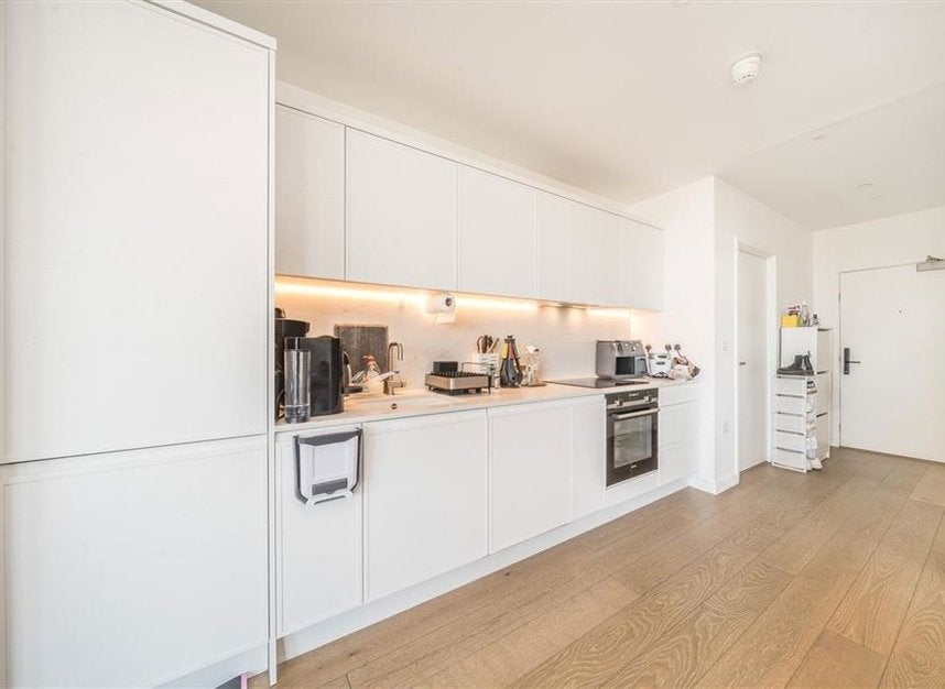 Flat Limehouse Causeway in Greater London
