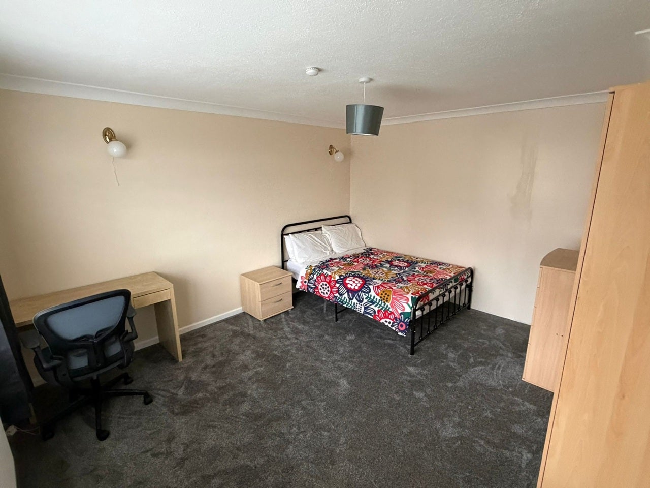 Room Long Riding in Basildon