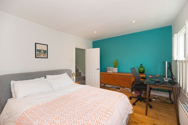 Room Barnwell Road in Greater London