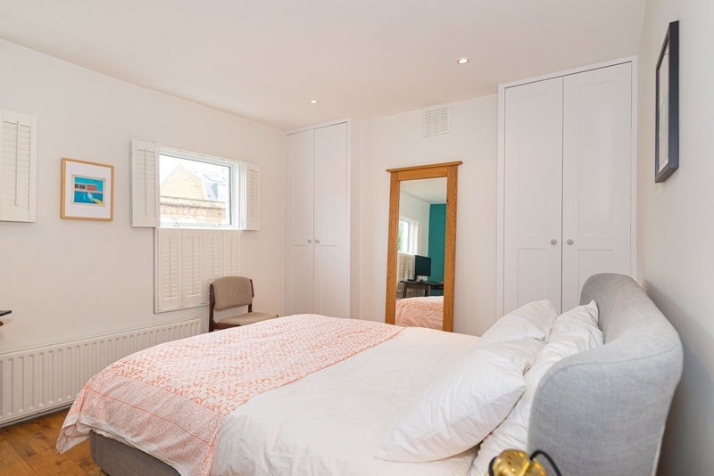 Room Barnwell Road in Greater London