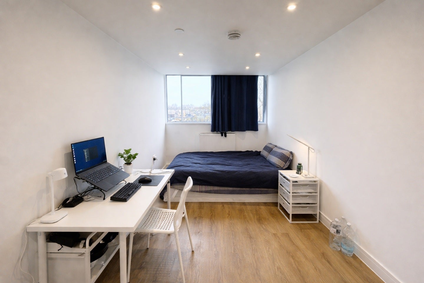 Room Treadgold Street in Greater London