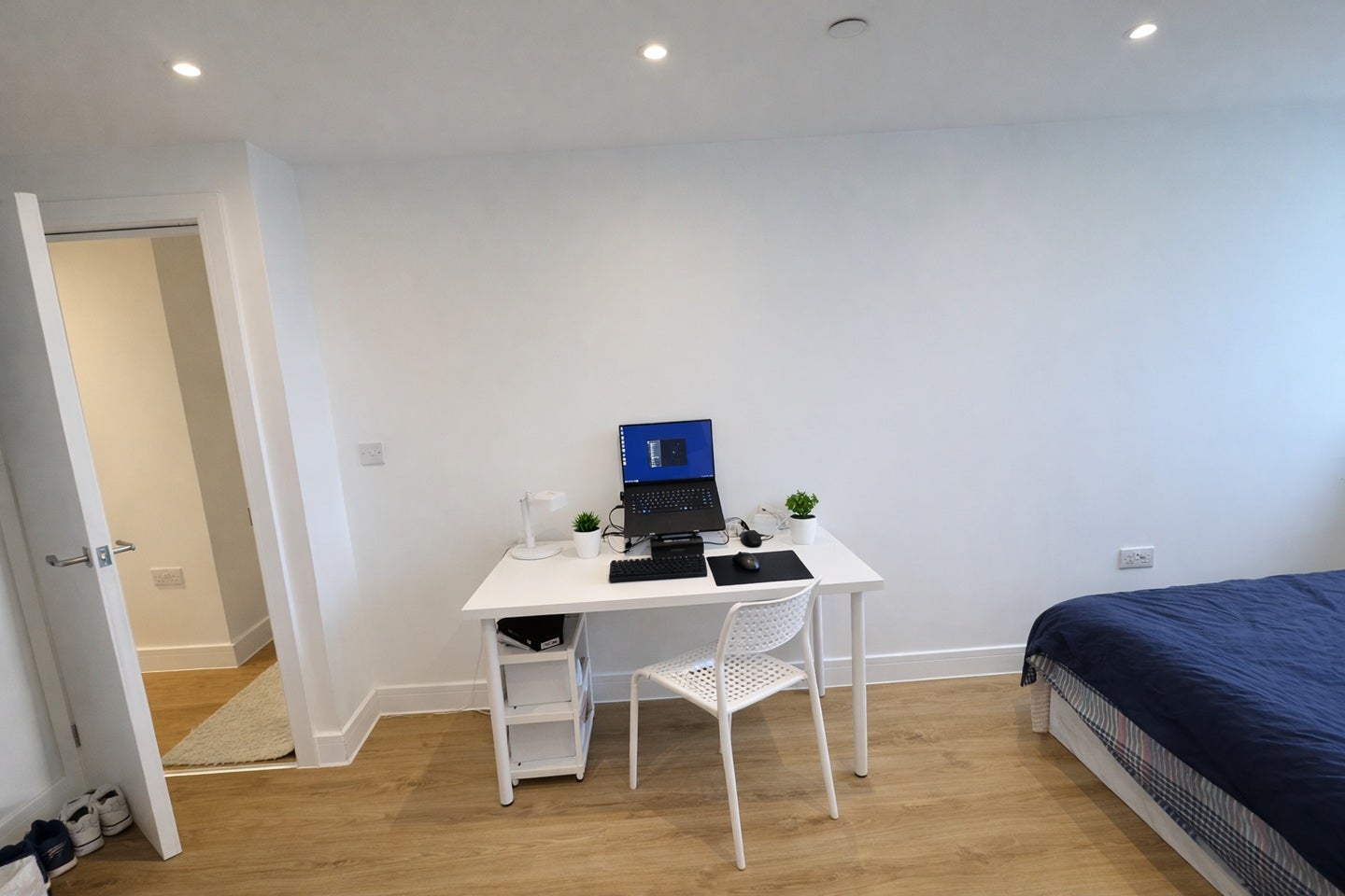 Room Treadgold Street in Greater London