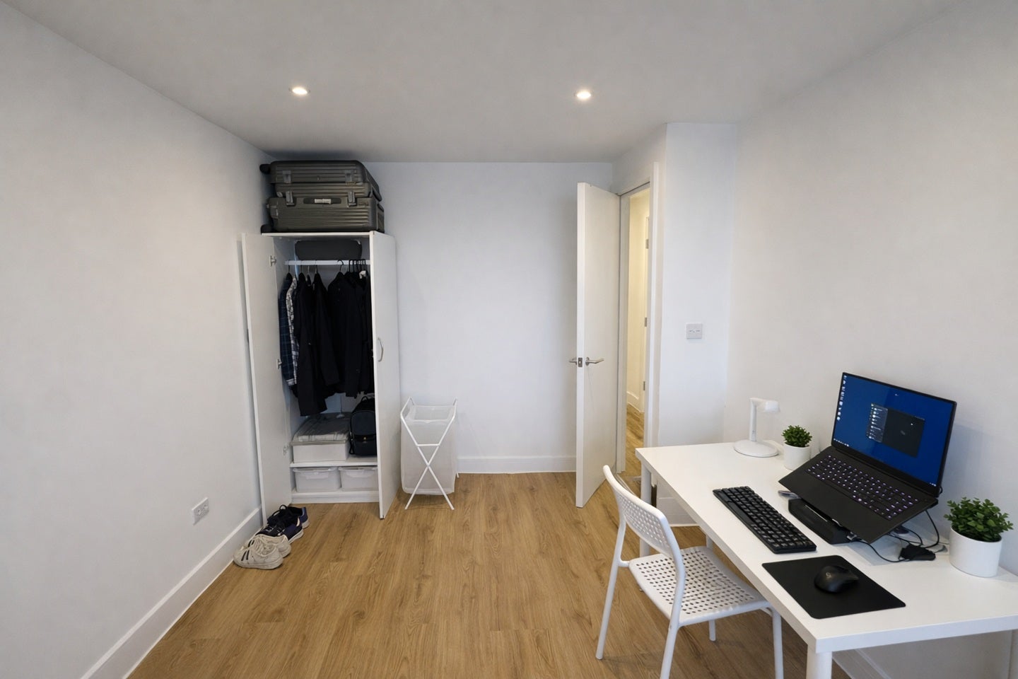 Room Treadgold Street in Greater London