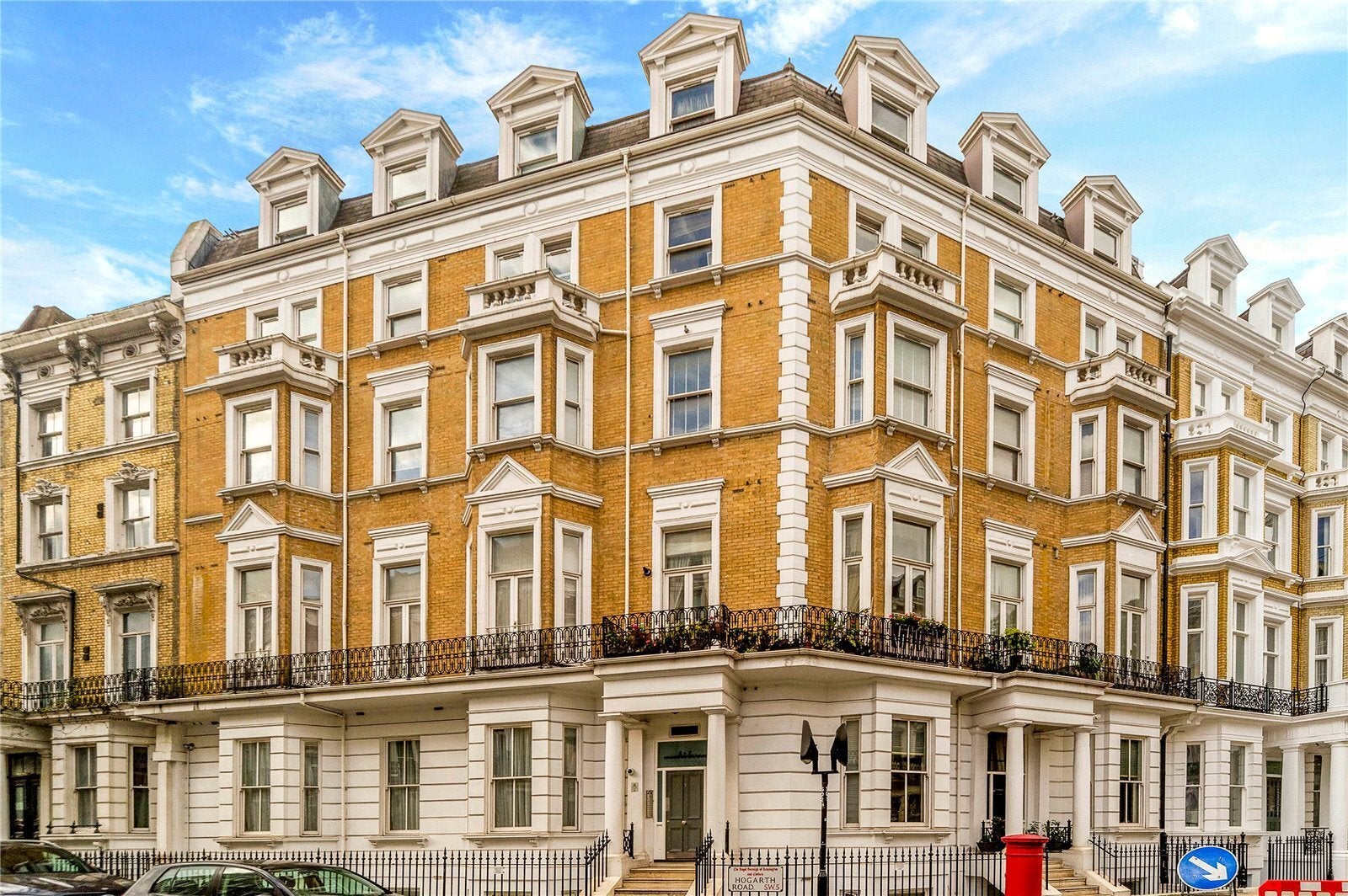 Flat Knaresborough Place in Greater London