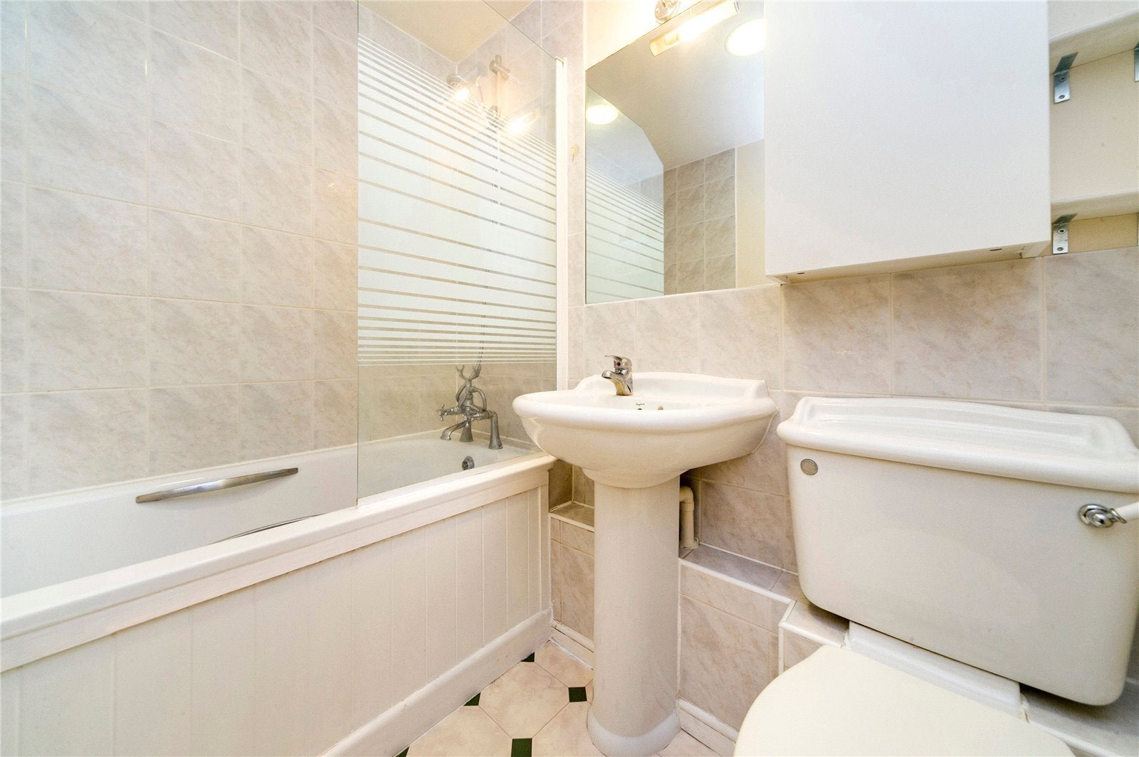 Flat Knaresborough Place in Greater London