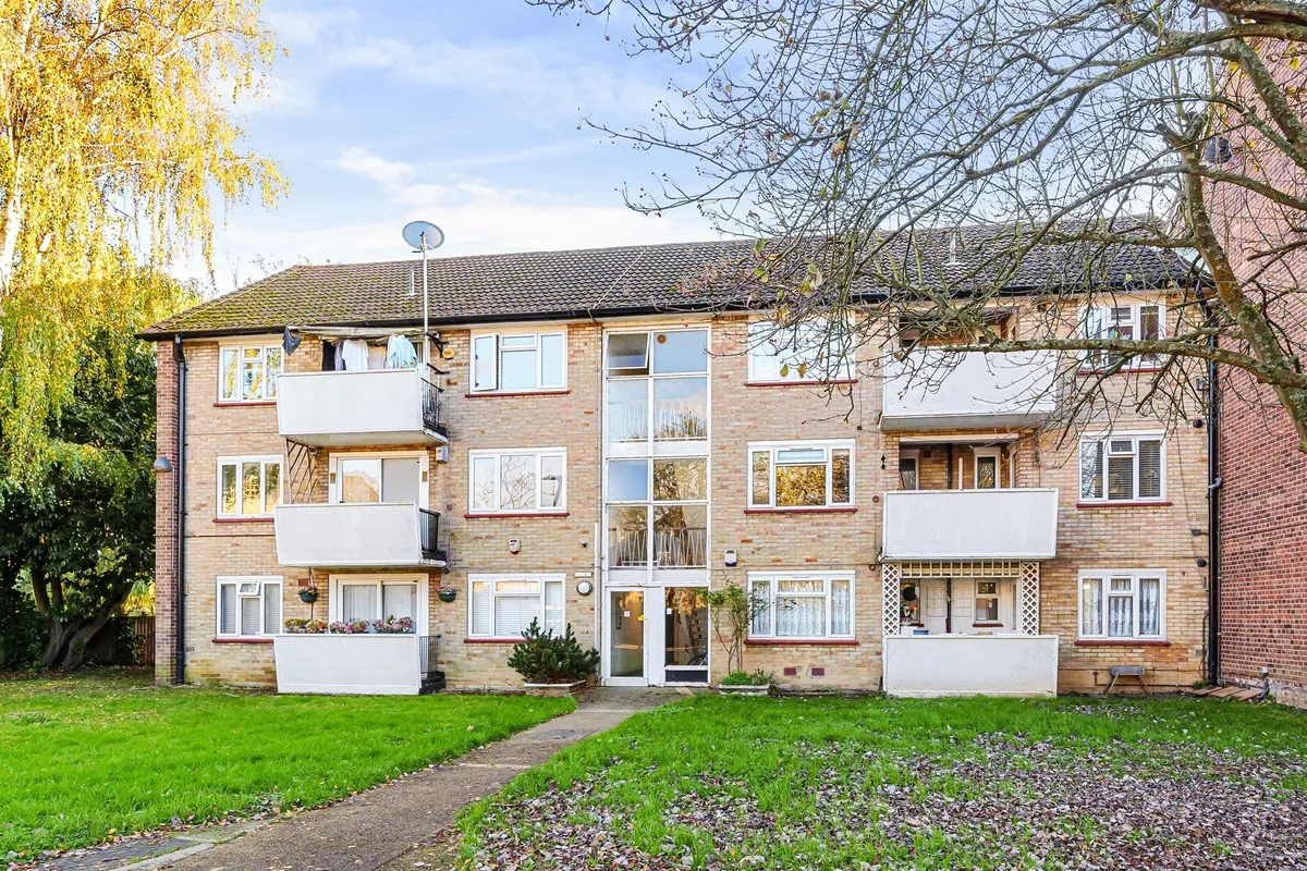 Flat Capel Close in Greater London