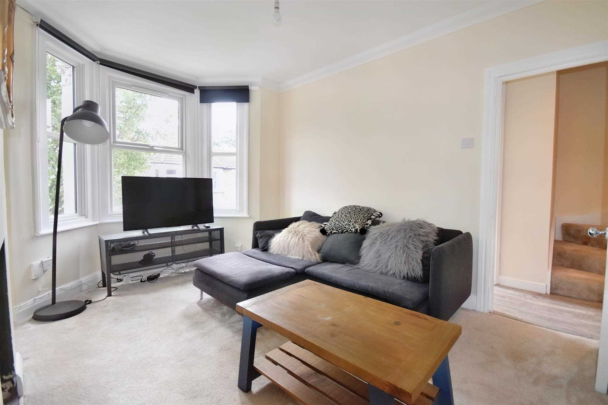 Flat Petersfield Road in Greater London
